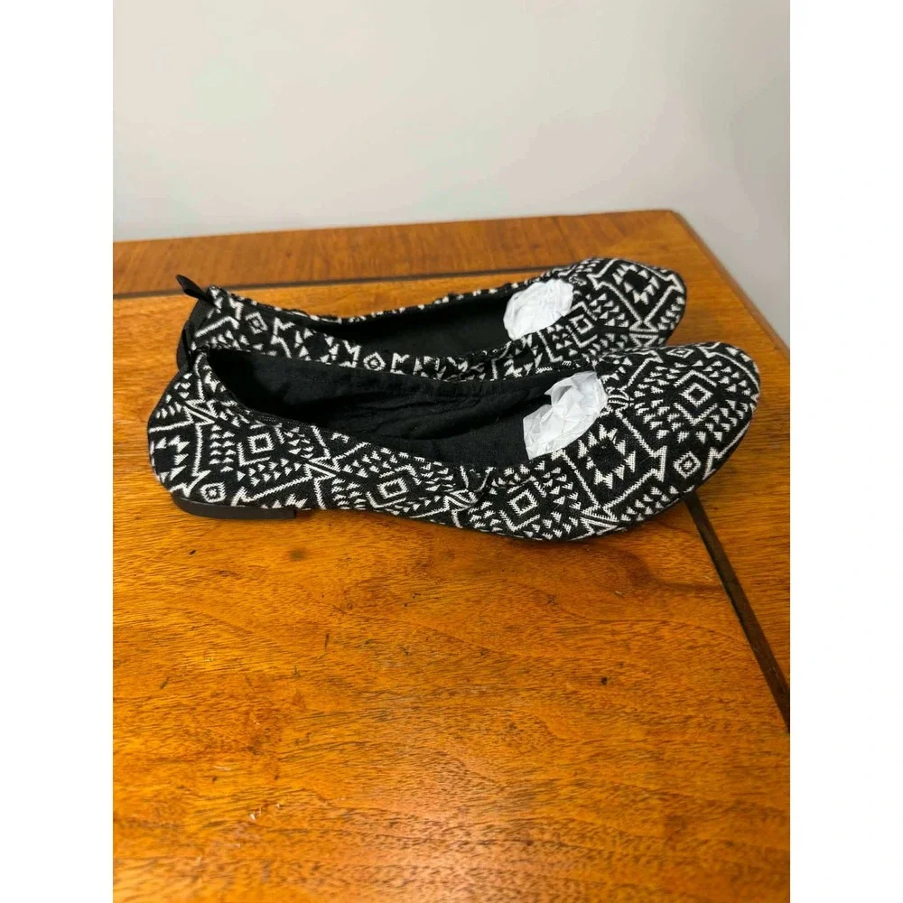 American Eagle Outfitters Womens Geometric Tribal Ballet Flats Black White US 7